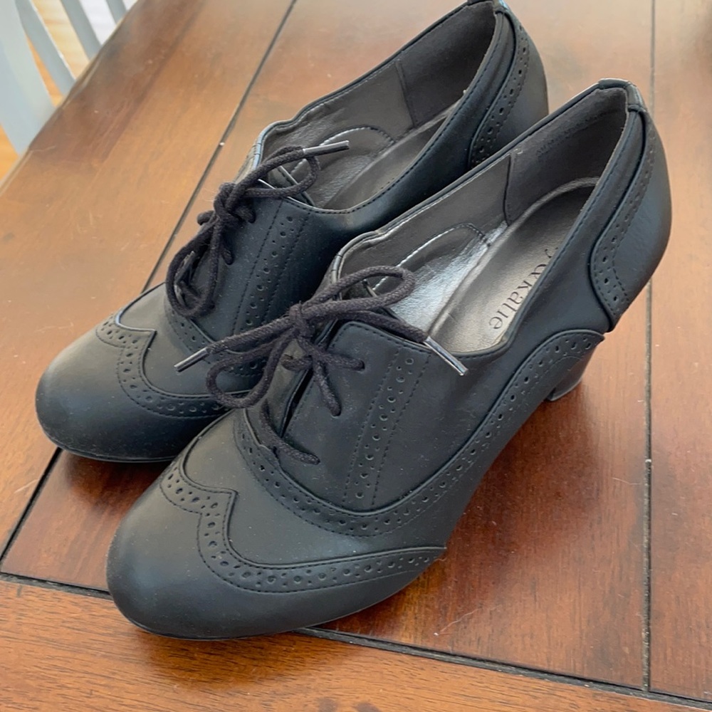MARKDOWN: Kelly & Katie lace-up heels, size 6
